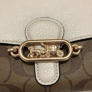 🏇🏻Coach Chain Crossbody in Signature Canvas🧡